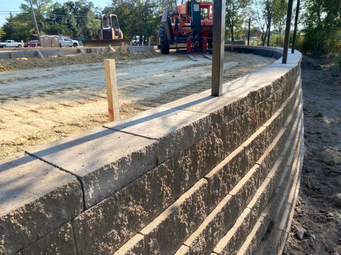 Segmental retaining wall under construction at Taco Bell in Taylor, Texas